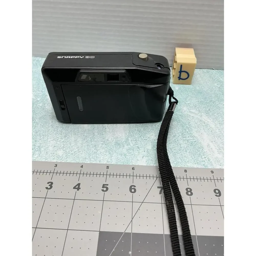 Vintage Canon Snappy 30 Camera- working flash and forwards‎ film